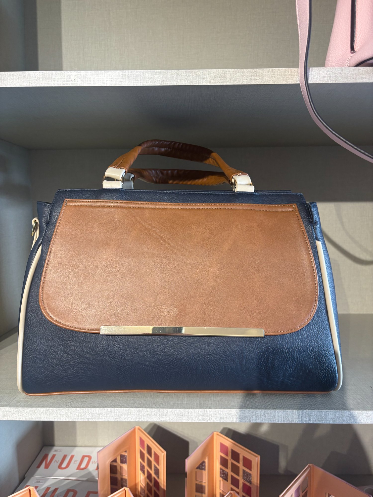 Bolsa azul con café