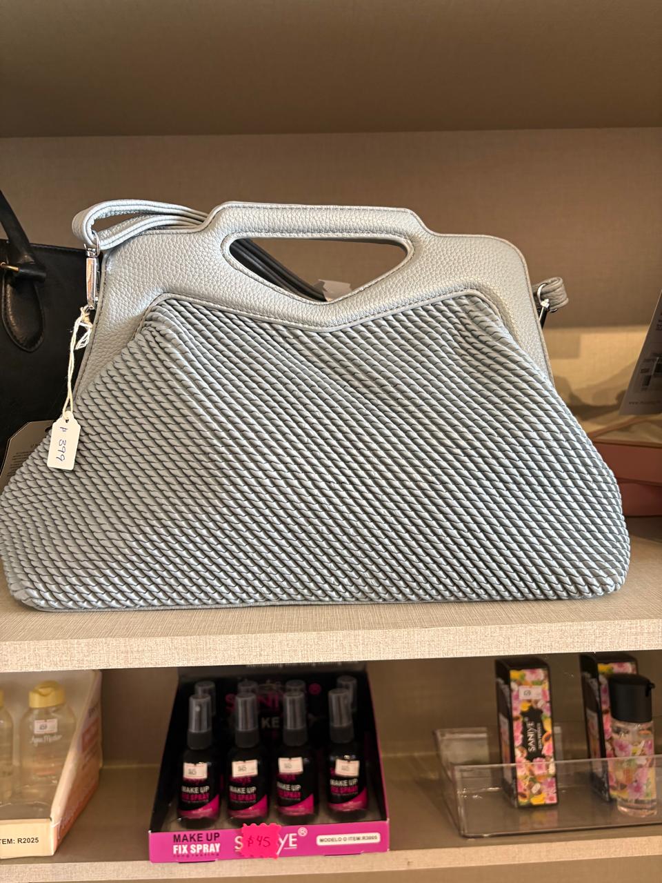 Bolsa plateada texturizada