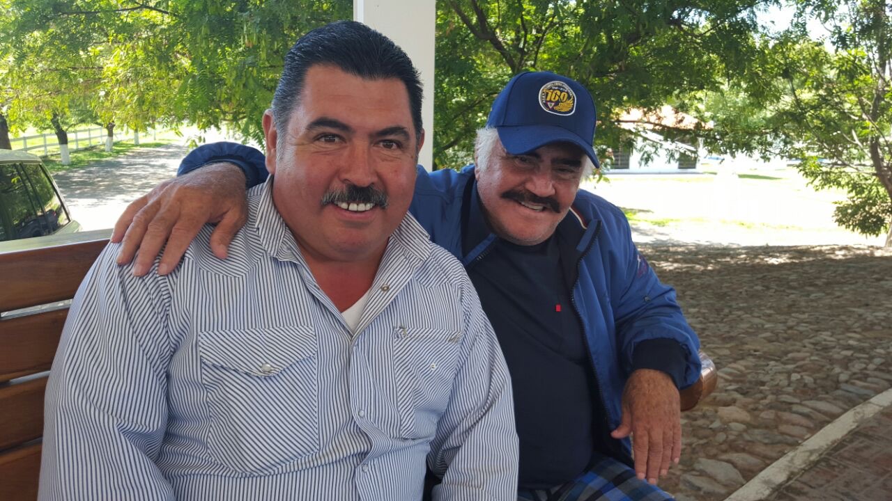 Alfonso Esquivel, fundador